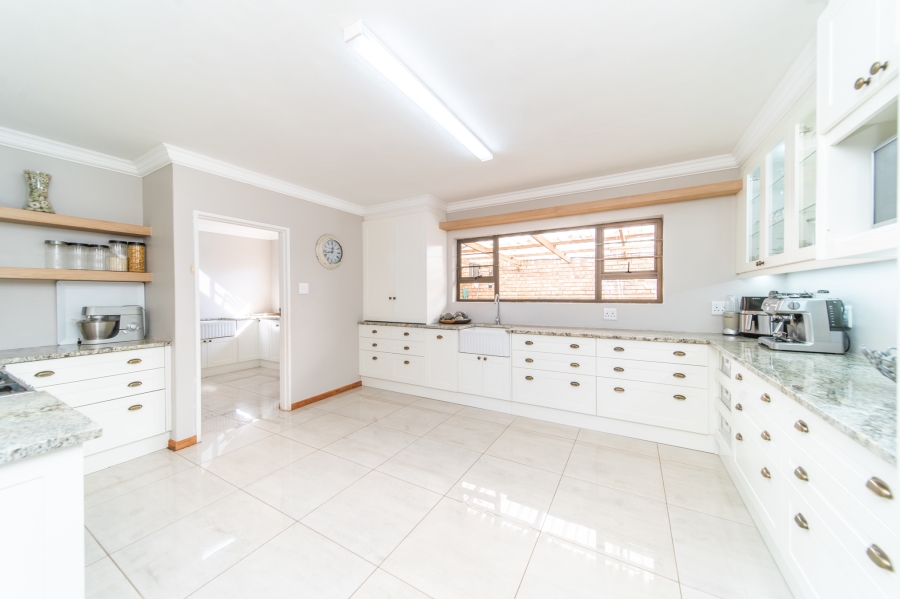 To Let 5 Bedroom Property for Rent in Vincent Heights Eastern Cape